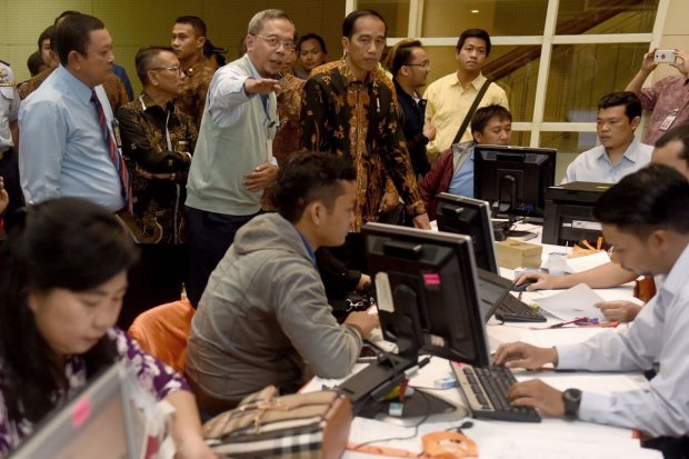 Ribuan Warga Antri Ikut Program `Tax Amnesty` jadi Berita Utama Mancanegara